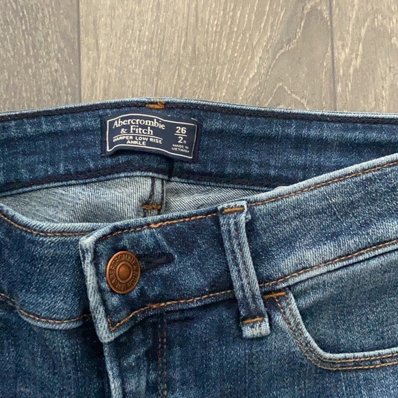 Abercrombie & Fitch Harper Low Rise Ankle Jeans - Picture 4 of 4